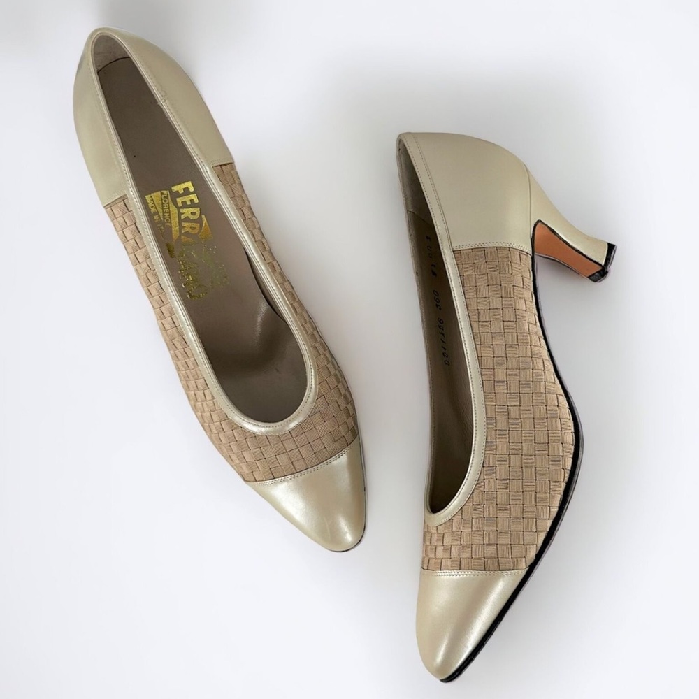 SALVATORE FERRAGAMO Leather Grosgrain Trim Pumps size 7.5